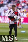 12.04.2025, Fussball 1. Bundesliga 2024/2025, 29. Spieltag,  FC Bayern Mnchen - Borussia Dortmund, in der Allianz-Arena Mnchen. Torwart Leon Klanac (Bayern Mnchen) beim Aufwrmen 