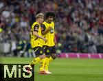 12.04.2025, Fussball 1. Bundesliga 2024/2025, 29. Spieltag,  FC Bayern Mnchen - Borussia Dortmund, in der Allianz-Arena Mnchen. v.li: Daniel Svensson (Borussia Dortmund) und Karim Adeyemi (Borussia Dortmund) 