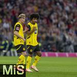 12.04.2025, Fussball 1. Bundesliga 2024/2025, 29. Spieltag,  FC Bayern Mnchen - Borussia Dortmund, in der Allianz-Arena Mnchen. v.li: Daniel Svensson (Borussia Dortmund) und Karim Adeyemi (Borussia Dortmund) 