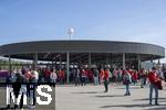 12.04.2025, Fussball 1. Bundesliga 2024/2025, 29. Spieltag,  FC Bayern Mnchen - Borussia Dortmund, in der Allianz-Arena Mnchen.  Neuer Eingangsbereich mit Photovoltaik-Dcher
