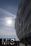 12.04.2025, Fussball 1. Bundesliga 2024/2025, 29. Spieltag,  FC Bayern Mnchen - Borussia Dortmund, in der Allianz-Arena Mnchen.  Sonne an der Allianz-Arena Fassade 
