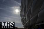 12.04.2025, Fussball 1. Bundesliga 2024/2025, 29. Spieltag,  FC Bayern Mnchen - Borussia Dortmund, in der Allianz-Arena Mnchen.  Sonne an der Allianz-Arena Fassade 