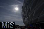 12.04.2025, Fussball 1. Bundesliga 2024/2025, 29. Spieltag,  FC Bayern Mnchen - Borussia Dortmund, in der Allianz-Arena Mnchen.  Sonne an der Allianz-Arena Fassade  