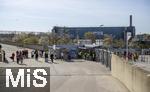 12.04.2025, Fussball 1. Bundesliga 2024/2025, 29. Spieltag,  FC Bayern Mnchen - Borussia Dortmund, in der Allianz-Arena Mnchen.  Eingang Nord, hinten GSB - Sonderabfall-Entsorgung Bayern GmbH. 
