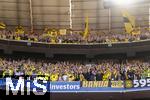 12.04.2025, Fussball 1. Bundesliga 2024/2025, 29. Spieltag,  FC Bayern Mnchen - Borussia Dortmund, in der Allianz-Arena Mnchen.  Gstefans im Dortmunder Fanblock.