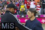 12.04.2025, Fussball 1. Bundesliga 2024/2025, 29. Spieltag,  FC Bayern Mnchen - Borussia Dortmund, in der Allianz-Arena Mnchen.  v.li: Trainer Vincent Kompany (FC Bayern Mnchen) begrt Trainer Niko Kovac (Borussia Dortmund) 