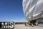 12.04.2025, Fussball 1. Bundesliga 2024/2025, 29. Spieltag,  FC Bayern Mnchen - Borussia Dortmund, in der Allianz-Arena Mnchen.  Windrad auf dem Schuttberg im Norden der Arena.  