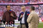 12.04.2025, Fussball 1. Bundesliga 2024/2025, 29. Spieltag,  FC Bayern Mnchen - Borussia Dortmund, in der Allianz-Arena Mnchen.  v.li: Sebastian Hellmann, Vorstandsvorsitzender Jan-Christian Dreesen (FC Bayern Mnchen), Lothar Matthus bei SKY.-Sport 