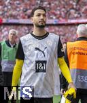 12.04.2025, Fussball 1. Bundesliga 2024/2025, 29. Spieltag,  FC Bayern Mnchen - Borussia Dortmund, in der Allianz-Arena Mnchen.  Ramy Bensebaini (Borussia Dortmund) 