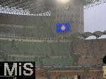 16.04.2025,  Fussball UEFA Championsleague 2024/2025: Viertelfinale Rckspiel, Inter Mailand - FC Bayern Mnchen, im Giuseppe Meazza Stadion (Mailand), Strmender Regen im Stadion

