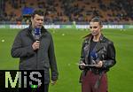 16.04.2025,  Fussball UEFA Championsleague 2024/2025: Viertelfinale Rckspiel, Inter Mailand - FC Bayern Mnchen, im Giuseppe Meazza Stadion (Mailand), v.l. TV Experte Michael Ballack (Deutschland) und Moderatorin Laura Wontorra (Deutschland)

