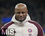16.04.2025,  Fussball UEFA Championsleague 2024/2025: Viertelfinale Rckspiel, Inter Mailand - FC Bayern Mnchen, im Giuseppe Meazza Stadion (Mailand), Trainer Vincent Kompany (FC Bayern Mnchen) lchelt


