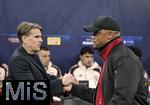16.04.2025,  Fussball UEFA Championsleague 2024/2025: Viertelfinale Rckspiel, Inter Mailand - FC Bayern Mnchen, im Giuseppe Meazza Stadion (Mailand), v.l. Sportdirektor Christoph Freund (Bayern Mnchen) und Trainer Vincent Kompany (FC Bayern Mnchen) shakehands

