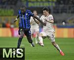 16.04.2025,  Fussball UEFA Championsleague 2024/2025: Viertelfinale Rckspiel, Inter Mailand - FC Bayern Mnchen, im Giuseppe Meazza Stadion (Mailand), v.l. Marcus Thuram (Inter Mailand) gegen Min-jae Kim (Bayern Mnchen, Minjae Kim) 

