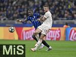 16.04.2025,  Fussball UEFA Championsleague 2024/2025: Viertelfinale Rckspiel, Inter Mailand - FC Bayern Mnchen, im Giuseppe Meazza Stadion (Mailand), v.l. Marcus Thuram (Inter Mailand) gegen Eric Dier (FC Bayern Mnchen)  

