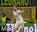 16.04.2025,  Fussball UEFA Championsleague 2024/2025: Viertelfinale Rckspiel, Inter Mailand - FC Bayern Mnchen, im Giuseppe Meazza Stadion (Mailand), Thomas Mller (FC Bayern Mnchen) gestikuliert

