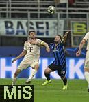 16.04.2025,  Fussball UEFA Championsleague 2024/2025: Viertelfinale Rckspiel, Inter Mailand - FC Bayern Mnchen, im Giuseppe Meazza Stadion (Mailand), v.l. Thomas Mller (FC Bayern Mnchen) gegen Hakan Calhanoglu (Inter Mailand) 

