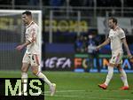 16.04.2025,  Fussball UEFA Championsleague 2024/2025: Viertelfinale Rckspiel, Inter Mailand - FC Bayern Mnchen, im Giuseppe Meazza Stadion (Mailand), v.l. Leon Goretzka (FC Bayern Mnchen) und Harry Kane (FC Bayern Mnchen) lassen die Kpfe hngen.

