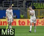16.04.2025,  Fussball UEFA Championsleague 2024/2025: Viertelfinale Rckspiel, Inter Mailand - FC Bayern Mnchen, im Giuseppe Meazza Stadion (Mailand), v.l. Leon Goretzka (FC Bayern Mnchen) und Josip Stanisic (Bayern Mnchen) diskutieren

