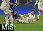16.04.2025,  Fussball UEFA Championsleague 2024/2025: Viertelfinale Rckspiel, Inter Mailand - FC Bayern Mnchen, im Giuseppe Meazza Stadion (Mailand), v.l. Hakan Calhanoglu (Inter Mailand)  und Thomas Mller (FC Bayern Mnchen) 

