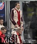 16.04.2025,  Fussball UEFA Championsleague 2024/2025: Viertelfinale Rckspiel, Inter Mailand - FC Bayern Mnchen, im Giuseppe Meazza Stadion (Mailand), Torwart Manuel Neuer (FC Bayern Mnchen) sitzt bei der Mannschaft auf der Bank.

