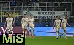 16.04.2025,  Fussball UEFA Championsleague 2024/2025: Viertelfinale Rckspiel, Inter Mailand - FC Bayern Mnchen, im Giuseppe Meazza Stadion (Mailand), v.l. Harry Kane (FC Bayern Mnchen), Leon Goretzka (FC Bayern Mnchen), Min-jae Kim (Bayern Mnchen, Minjae Kim) und Joshua Kimmich (FC Bayern Mnchen)und Josip Stanisic (Bayern Mnchen) nachdenklich.

