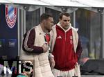 16.04.2025,  Fussball UEFA Championsleague 2024/2025: Viertelfinale Rckspiel, Inter Mailand - FC Bayern Mnchen, im Giuseppe Meazza Stadion (Mailand), Torwart Daniel Peretz (FC Bayern Mnchen), und Torwart Manuel Neuer (FC Bayern Mnchen) nachdenklich auf der Bank. Sie knnen gar nicht mehr sitzen


