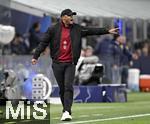 16.04.2025,  Fussball UEFA Championsleague 2024/2025: Viertelfinale Rckspiel, Inter Mailand - FC Bayern Mnchen, im Giuseppe Meazza Stadion (Mailand), Trainer Vincent Kompany (FC Bayern Mnchen) gestikuliert,

