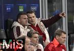 16.04.2025,  Fussball UEFA Championsleague 2024/2025: Viertelfinale Rckspiel, Inter Mailand - FC Bayern Mnchen, im Giuseppe Meazza Stadion (Mailand), v.l. Torwart Daniel Peretz (FC Bayern Mnchen) und Torwart Manuel Neuer (FC Bayern Mnchen) diskutieren

