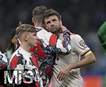 16.04.2025,  Fussball UEFA Championsleague 2024/2025: Viertelfinale Rckspiel, Inter Mailand - FC Bayern Mnchen, im Giuseppe Meazza Stadion (Mailand), Thomas Mller (FC Bayern Mnchen) wird getrstet

