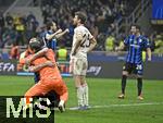 16.04.2025,  Fussball UEFA Championsleague 2024/2025: Viertelfinale Rckspiel, Inter Mailand - FC Bayern Mnchen, im Giuseppe Meazza Stadion (Mailand), Thomas Mller (FC Bayern Mnchen) enttuscht. Hingegen die Gegenspieler jubeln, Torwart Yann Sommer (Inter Mailand), Benjamin Pavard (Inter Mailand) 

