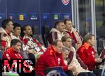 16.04.2025,  Fussball UEFA Championsleague 2024/2025: Viertelfinale Rckspiel, Inter Mailand - FC Bayern Mnchen, im Giuseppe Meazza Stadion (Mailand), Torwart Manuel Neuer (FC Bayern Mnchen) bei der Mannschaft, kann aber nur zuschauen, v.l. Min-jae Kim (Bayern Mnchen, Minjae Kim), Leroy Sane (Bayern Mnchen), Torwart Daniel Peretz (FC Bayern Mnchen) und Torwart Manuel Neuer (FC Bayern Mnchen) unten Sportdirektor Christoph Freund (Bayern Mnchen) 

