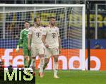 16.04.2025,  Fussball UEFA Championsleague 2024/2025: Viertelfinale Rckspiel, Inter Mailand - FC Bayern Mnchen, im Giuseppe Meazza Stadion (Mailand), Die Bayern Spieler sind nach dem Spiel enttuscht. v.l. Torwart Jonas Urbig (FC Bayern Mnchen), Harry Kane (FC Bayern Mnchen) und Eric Dier (FC Bayern Mnchen) 

