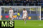 16.04.2025,  Fussball UEFA Championsleague 2024/2025: Viertelfinale Rckspiel, Inter Mailand - FC Bayern Mnchen, im Giuseppe Meazza Stadion (Mailand), Die Bayern Spieler sind nach dem Spiel enttuscht. v.l. Leon Goretzka (FC Bayern Mnchen) und Thomas Mller (FC Bayern Mnchen) 

