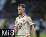 16.04.2025,  Fussball UEFA Championsleague 2024/2025: Viertelfinale Rckspiel, Inter Mailand - FC Bayern Mnchen, im Giuseppe Meazza Stadion (Mailand),  Joshua Kimmich (FC Bayern Mnchen) nachdenklich.
