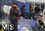 16.04.2025,  Fussball UEFA Championsleague 2024/2025: Viertelfinale Rckspiel, Inter Mailand - FC Bayern Mnchen, im Giuseppe Meazza Stadion (Mailand) , Trainer Vincent Kompany (FC Bayern Mnchen) nachdenklich.
