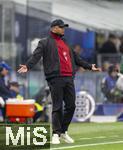 16.04.2025,  Fussball UEFA Championsleague 2024/2025: Viertelfinale Rckspiel, Inter Mailand - FC Bayern Mnchen, im Giuseppe Meazza Stadion (Mailand) , Trainer Vincent Kompany (FC Bayern Mnchen) ist ratlos

