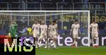 16.04.2025,  Fussball UEFA Championsleague 2024/2025: Viertelfinale Rckspiel, Inter Mailand - FC Bayern Mnchen, im Giuseppe Meazza Stadion (Mailand), v.l. Torwart Jonas Urbig (FC Bayern Mnchen), Eric Dier (FC Bayern Mnchen), Konrad Laimer (FC Bayern Mnchen), Thomas Mller (FC Bayern Mnchen), Josip Stanisic (Bayern Mnchen), Min-jae Kim (Bayern Mnchen, Minjae Kim) und Harry Kane (FC Bayern Mnchen) sind enttuscht

