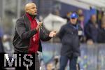 16.04.2025,  Fussball UEFA Championsleague 2024/2025: Viertelfinale Rckspiel, Inter Mailand - FC Bayern Mnchen, im Giuseppe Meazza Stadion (Mailand). Trainer Vincent Kompany (FC Bayern Mnchen) gibt Anweisungen am Seitenrand 