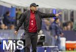 16.04.2025,  Fussball UEFA Championsleague 2024/2025: Viertelfinale Rckspiel, Inter Mailand - FC Bayern Mnchen, im Giuseppe Meazza Stadion (Mailand). Trainer Vincent Kompany (FC Bayern Mnchen) gibt Anweisungen am Seitenrand 