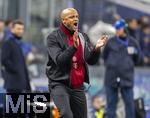 16.04.2025,  Fussball UEFA Championsleague 2024/2025: Viertelfinale Rckspiel, Inter Mailand - FC Bayern Mnchen, im Giuseppe Meazza Stadion (Mailand). Trainer Vincent Kompany (FC Bayern Mnchen) gibt Anweisungen am Seitenrand 