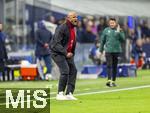 16.04.2025,  Fussball UEFA Championsleague 2024/2025: Viertelfinale Rckspiel, Inter Mailand - FC Bayern Mnchen, im Giuseppe Meazza Stadion (Mailand). Trainer Vincent Kompany (FC Bayern Mnchen) gibt Anweisungen am Seitenrand 