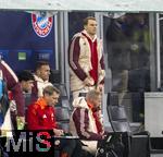 16.04.2025,  Fussball UEFA Championsleague 2024/2025: Viertelfinale Rckspiel, Inter Mailand - FC Bayern Mnchen, im Giuseppe Meazza Stadion (Mailand). re: Torwart Manuel Neuer (FC Bayern Mnchen) auf der Bank wegen Verletzung. neben Torwart Daniel Peretz (FC Bayern Mnchen