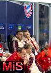 16.04.2025,  Fussball UEFA Championsleague 2024/2025: Viertelfinale Rckspiel, Inter Mailand - FC Bayern Mnchen, im Giuseppe Meazza Stadion (Mailand). re: Torwart Manuel Neuer (FC Bayern Mnchen) auf der Bank wegen Verletzung. neben Torwart Daniel Peretz (FC Bayern Mnchen)