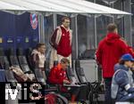 16.04.2025,  Fussball UEFA Championsleague 2024/2025: Viertelfinale Rckspiel, Inter Mailand - FC Bayern Mnchen, im Giuseppe Meazza Stadion (Mailand). re: Torwart Manuel Neuer (FC Bayern Mnchen) auf der Bank wegen Verletzung. neben Torwart Daniel Peretz (FC Bayern Mnchen
