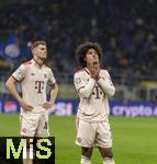 16.04.2025,  Fussball UEFA Championsleague 2024/2025: Viertelfinale Rckspiel, Inter Mailand - FC Bayern Mnchen, im Giuseppe Meazza Stadion (Mailand). Enttuschte Bayern nach dem Ausscheiden,  Josip Stanisic (Bayern Mnchen), Serge Gnabry (FC Bayern Mnchen) 