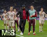 16.04.2025,  Fussball UEFA Championsleague 2024/2025: Viertelfinale Rckspiel, Inter Mailand - FC Bayern Mnchen, im Giuseppe Meazza Stadion (Mailand). Enttuschte Bayern nach dem Ausscheiden,  Thomas Mller (FC Bayern Mnchen), Joshua Kimmich (FC Bayern Mnchen) Trainer Vincent Kompany (FC Bayern Mnchen) Joao Palhinha (FC Bayern Mnchen) 