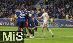 16.04.2025,  Fussball UEFA Championsleague 2024/2025: Viertelfinale Rckspiel, Inter Mailand - FC Bayern Mnchen, im Giuseppe Meazza Stadion (Mailand). Streit nach Schlusspfiff, Thomas Mller (FC Bayern Mnchen) gegen Francesco Acerbi (Inter Mailand) der ihn verhhnte, 