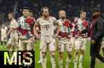 16.04.2025,  Fussball UEFA Championsleague 2024/2025: Viertelfinale Rckspiel, Inter Mailand - FC Bayern Mnchen, im Giuseppe Meazza Stadion (Mailand). Enttuschte Bayern nach dem Ausscheiden,  Min-jae Kim (Bayern Mnchen, Minjae Kim),  Harry Kane (FC Bayern Mnchen), Leon Goretzka (FC Bayern Mnchen), Konrad Laimer (FC Bayern Mnchen),  Trainer Vincent Kompany (FC Bayern Mnchen) 