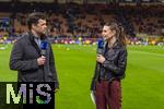 16.04.2025,  Fussball UEFA Championsleague 2024/2025: Viertelfinale Rckspiel, Inter Mailand - FC Bayern Mnchen, im Giuseppe Meazza Stadion (Mailand). li: Michael Ballack, re: Moderatorin Laura Wontorra am Spielfeldrand